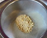 A picture of step 1 of Achari bhindi okra.
