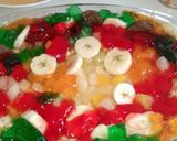 A picture of step 4 of Creamy custard trifle.