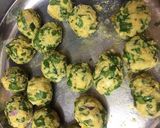 A picture of step 3 of Palak Poha Pakora.