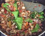 Foto langkah ke 5 dari resep Sambal cumi masak daun melinjo.