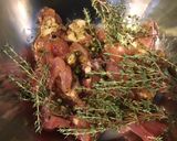 Une image de l'étape 3 de Araignée de porc marinée thym,citron et poivre vert frais & sautée tomates et oignon.