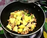 A picture of step 3 of Sabudana khichdi.