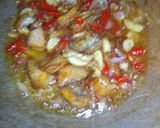 Foto langkah ke 2 dari resep Ikan Telang Asin Asam Manis.