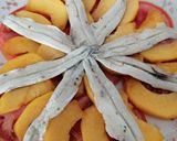 Foto del paso 3 de la receta: Ensalada de tomate, melocotón y boquerones en vinagre