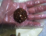 Foto langkah ke 3 dari resep Choco marie ball.