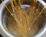 A picture of step 1 of Garlic Butter Prawn Linguine.