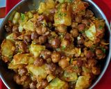 A picture of step 4 of Aaloo chana chat.
