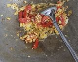 Foto langkah ke 4 dari resep Tumis kubis telur tomat.
