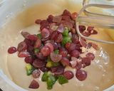 Foto del paso 3 de la receta: Budín húmedo de uvas y kiwis sin manteca