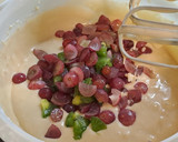 Foto del paso 3 de la receta: Budín húmedo de uvas y kiwis sin manteca