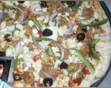 A picture of step 4 of Peri peri pizza without oven.