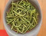 Une image de l'étape 1 de Fagots de Haricots Verts à la Poitrine Fumée.