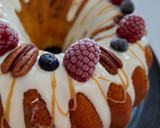 Foto del paso 19 de la receta: Bundt cake de nueces pecanas, chocolate blanco/crema almendra s/g
