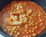 Foto del paso 3 de la receta: Potaje de garbanzos de bacalao con tomate 🍅🐟