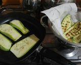 Foto del paso 1 de la receta: Pastel de zapallito italiano con carne y zanahoria gratinado