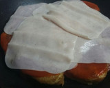 Foto del paso 3 de la receta: Pizza con base de pan en la sartén