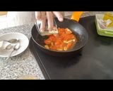 Foto del paso 7 de la receta: Filete de Merluza en Salsa de Tomate, Ajo y Albahaca