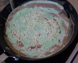 Foto langkah ke 5 dari resep Martabak Tipis Kering Pandan (Crispy).