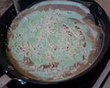 Foto langkah ke 5 dari resep Martabak Tipis Kering Pandan (Crispy).