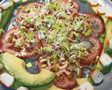 Foto del paso 2 de la receta: Ensalada templada de angulas🥗, tomate🍅 y aguacate 🥑