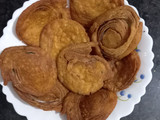 ખાજા મેથી પૂરી (Khaja Methi Puri recipe In Gujarati)
