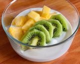 Hình bước làm 2 của món 💚 Thơm, Kiwi Dầm Sữa Chua