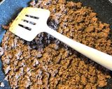 A picture of step 1 of Hamburger soup.