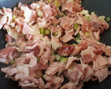 Foto del paso 3 de la receta: Frittata de guisantes, feta y bacon con ensalada de rúcula