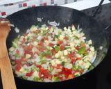 Foto del paso 3 de la receta: Garbanzos con pisto y chorizo