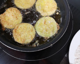 Foto del paso 4 de la receta: Berenjenas rebozadas y filetes al ajillo