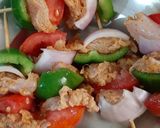 A picture of step 2 of Chicken satay with spicy garlic sauce.