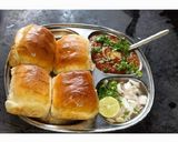 A picture of step 7 of Mumbai style Pav bhaji.
