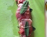 Foto del passaggio 1 della ricetta Filetto di maiale con crudo e funghi