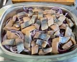 A picture of step 15 of Marinated Herring with Red Onions and Carrot Kari-Style.