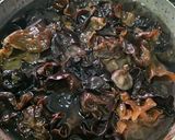 Gambar langkah 2 resipi Wood Ear Mushroom Salad.