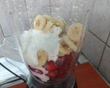 Foto del paso 2 de la receta: Smoothie de frutilla con banana