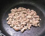 รูปขั้นตอนการทำที่ 2 ของ ข้าวผัดหมูซีอิ๊ว