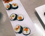 Hình bước làm 4 của món Gimbap (김밥)