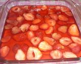 Foto del paso 4 de la receta: Gelatina de fresas con crema