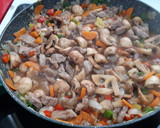 Foto del paso 7 de la receta: Carne con champiñones y verduras, al vino y soja