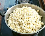 Foto langkah ke 2 dari resep Tips membuat popcorn mengembang sempurna dan tidak hangus.