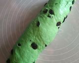 Foto langkah ke 4 dari resep Roti Tawar Pandan Kismis, Empuk dan Lembut Banget!.