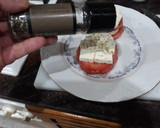Foto del paso 4 de la receta: Montaditos de tomate y queso fresco