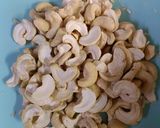 A picture of step 4 of Mint Cashewnut pakoda.