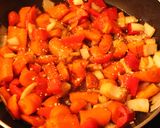 Foto del paso 3 de la receta: Patada deshueseada de pollos, en bandada, a hortalizas y demases