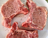 Foto del paso 2 de la receta: Chuletas de cerdo en salsa gastrique de moras