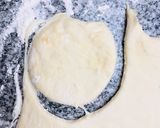 Foto del paso 5 de la receta: Pletzalej o pizzetas de cebolla. Sin lactosa