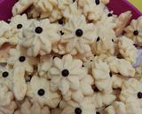 Foto langkah ke 4 dari resep 22. Kue semprit susu.