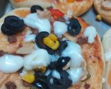 صورة لخطوة 3 من وصفة ميني بيتزا 🍕🤷🏻‍♀️