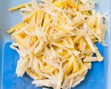 Foto langkah ke 1 dari resep Som Tum Mamuang (Thai Green Mango Salad).
